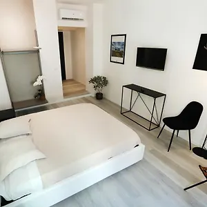 Alojamento de Acomodação e Pequeno-almoço Boutique Four, Bari