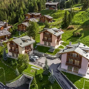 https://chalet-teola.it-lombardy.com